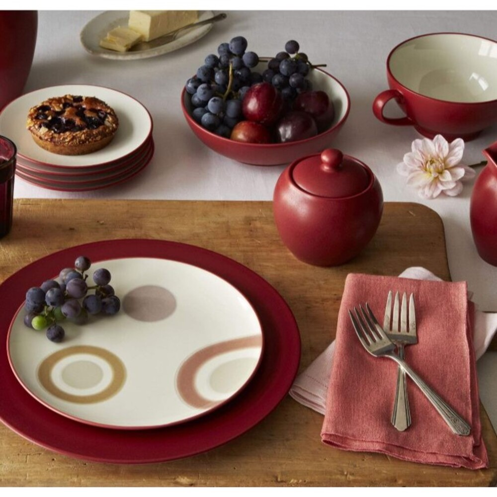 Noritake Colorwave Raspberry Square 4-Piece Stoneware Place Setting Set 8045-04P - Picture 7 of 8